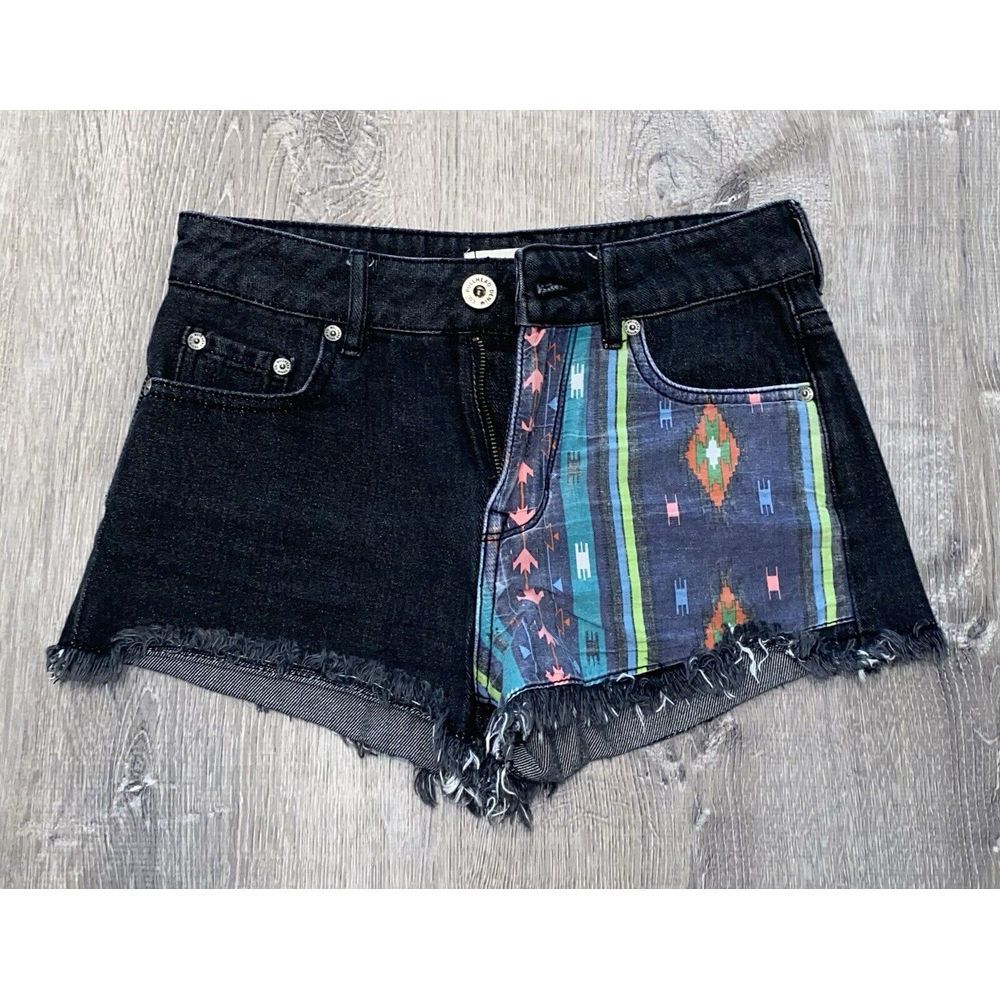 Bullhead Shorts Women's Size 3 Black Stretch‎ Denim "Hot Short" With Aztec Print